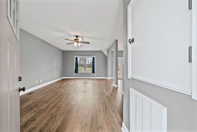 Building Photo - Pet Friendly Four Bedroom!