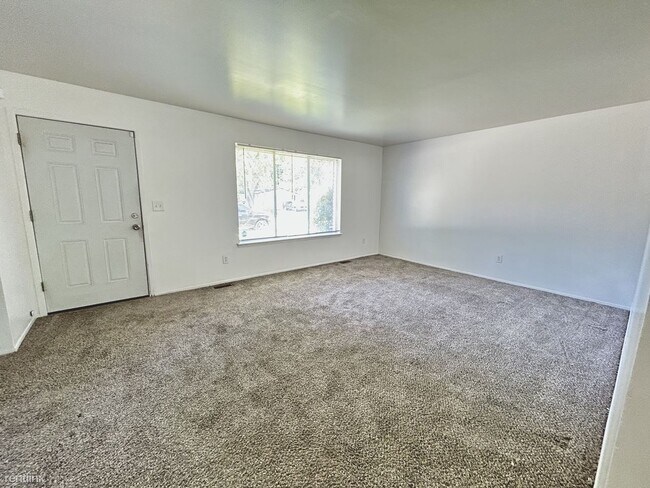 Building Photo - 3 br, 1.5 bath House - 23222 Marmon Ave 23...
