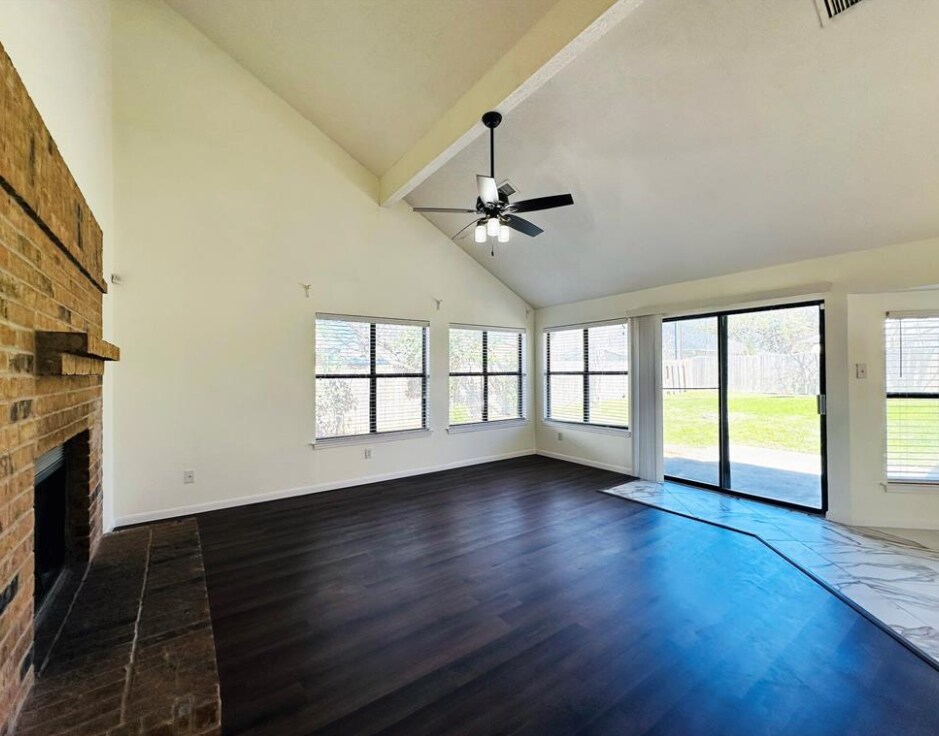 Building Photo - 306 Applewood Dr