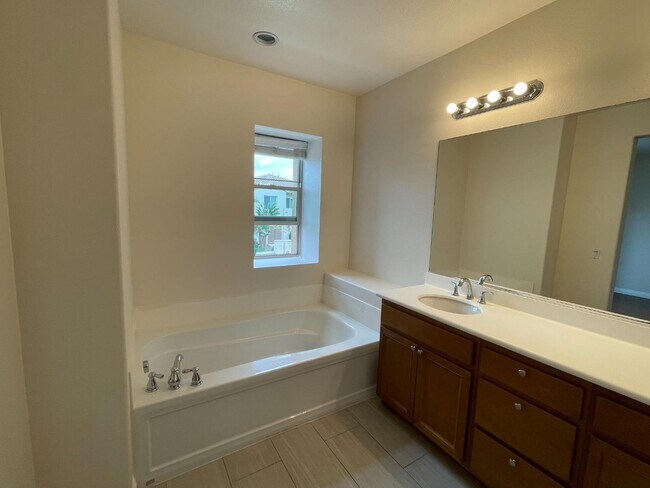 Building Photo - 2208 Pasadena Ct
