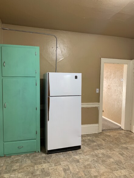 Building Photo - 724 E High St