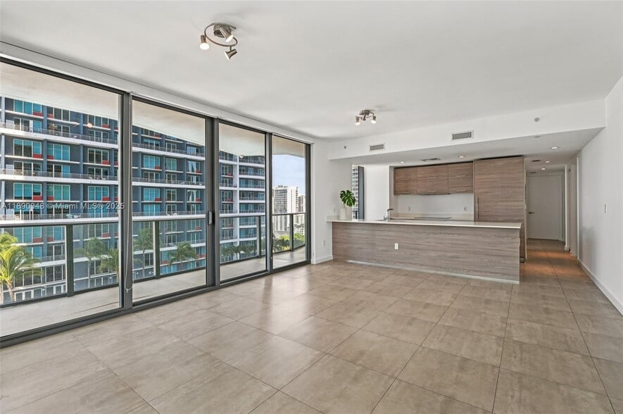 Building Photo - 1300 S Miami Ave