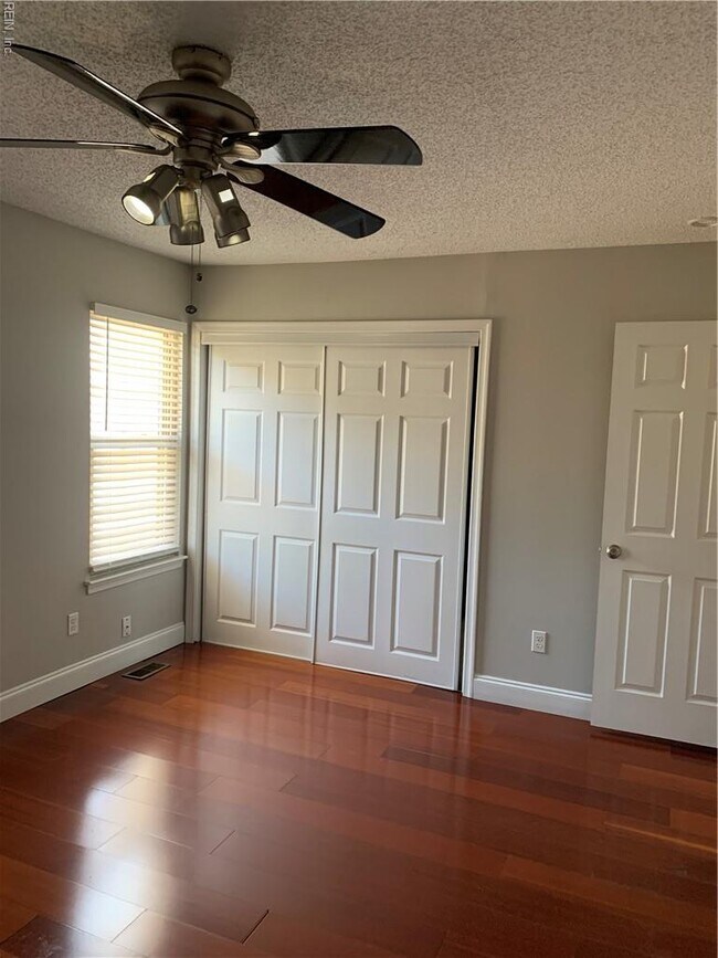 Building Photo - 1654 Jameson Dr