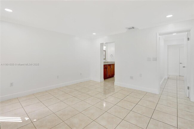 Building Photo - 4931 SW 132nd Ave