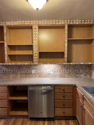 Building Photo - 2201 Virginia Dr