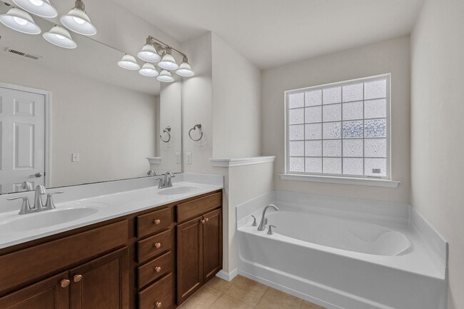 Building Photo - 3 Bedroom Townhome with 2 Car Garage in He...