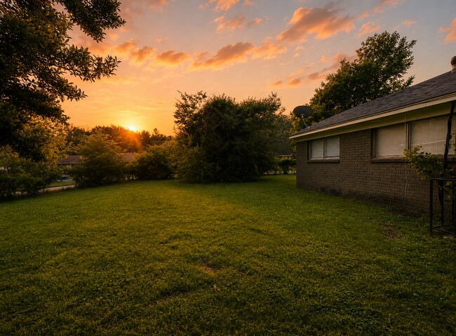 Building Photo - Charming 4BR-1BA Home! MOVE-IN SPECIAL + FREE 50" SMART TV!