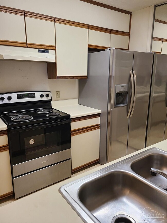 Building Photo - 5051 Grande Dr