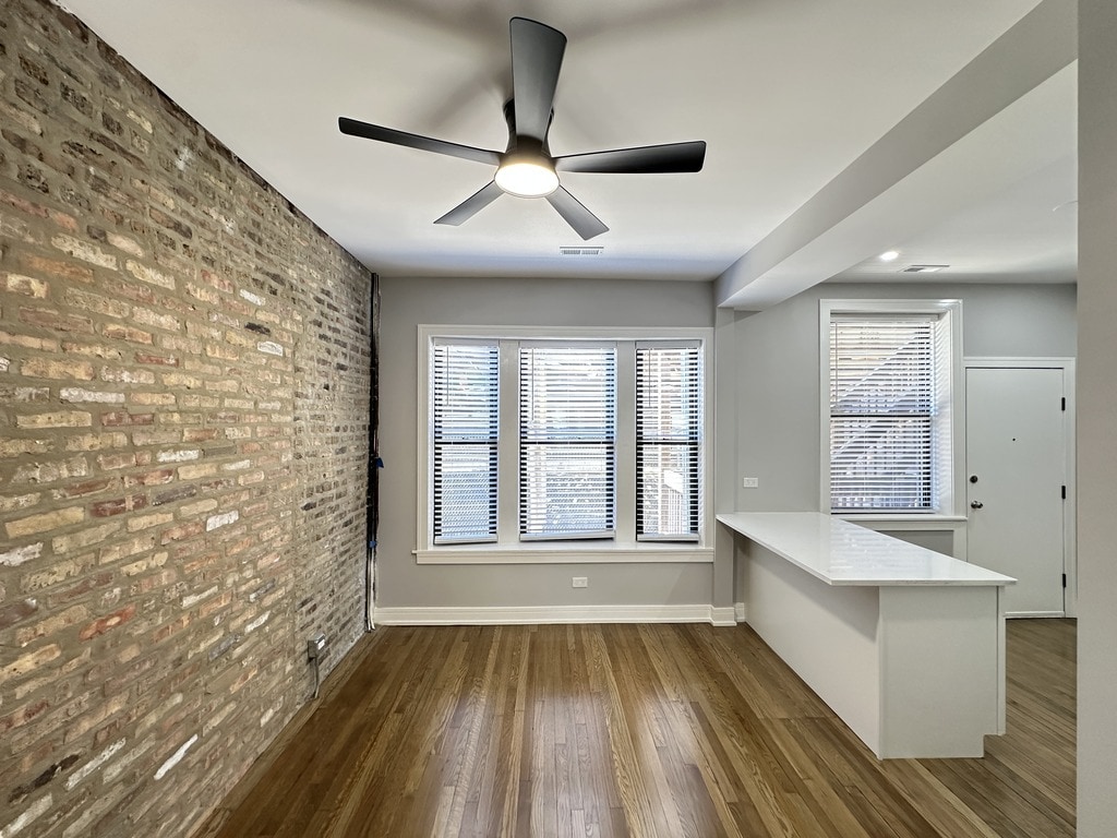 Building Photo - 3840 N Wilton Ave