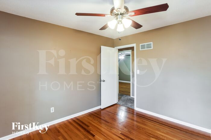 Building Photo - 2607 NE 69th Terrace