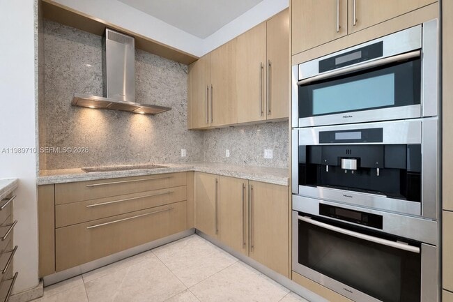 Building Photo - 900 Brickell Key Blvd