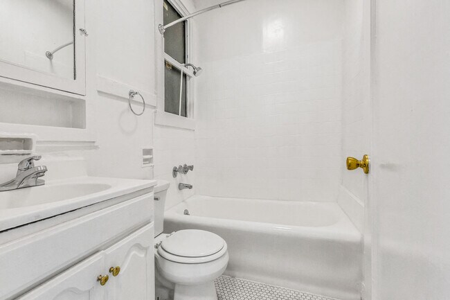 Building Photo - 735 O'Farrell