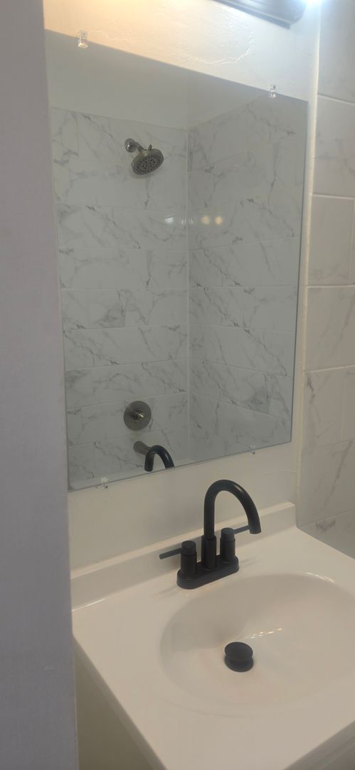 Building Photo - 3 bedroom house