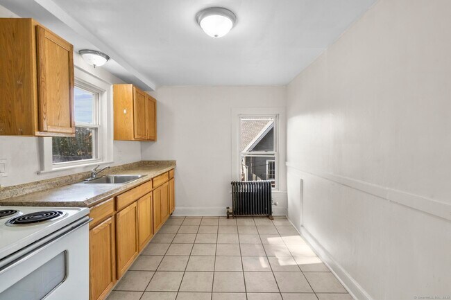 Building Photo - 113 E Main St