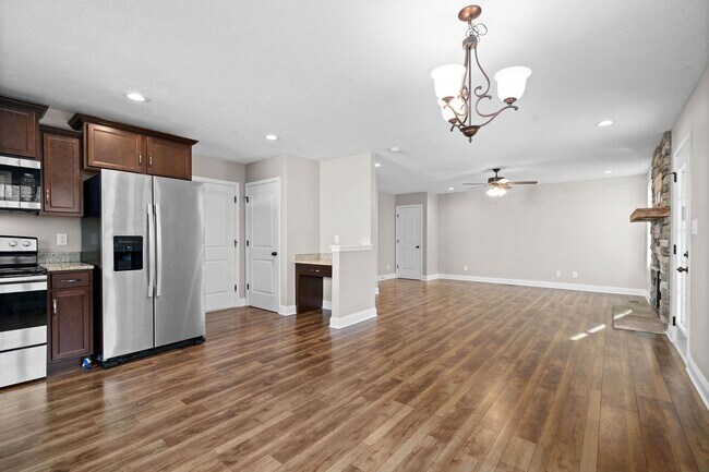 Building Photo - 1709 Rains Rd