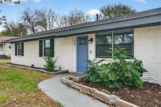 Building Photo - 604 E Summit St