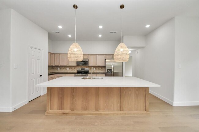 Building Photo - 38 Bayou Springs Ct