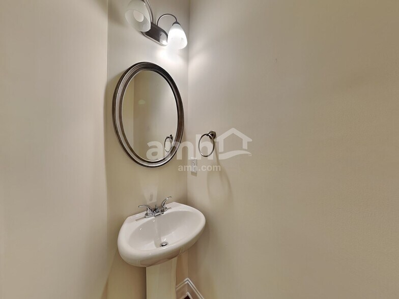 Building Photo - 2515 Beal St