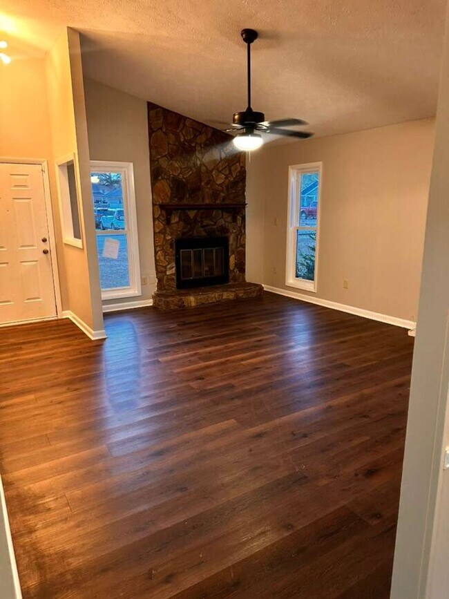 Building Photo - 6920 Timberwood Dr