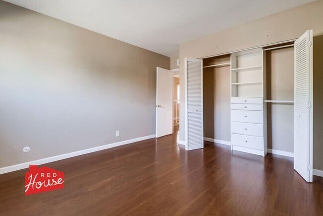 Building Photo - 825 Mola Vista Way