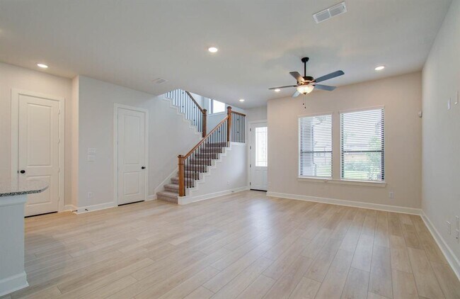 Building Photo - 1515 Noble Pk Dr