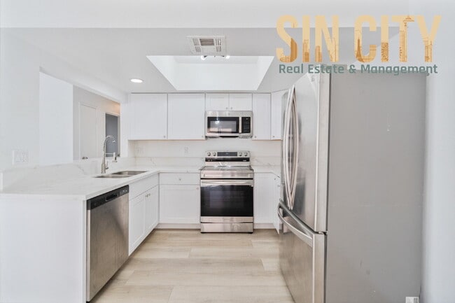 Building Photo - 5064 Spencer St