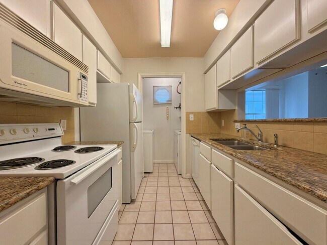 Building Photo - 501 W 26th St