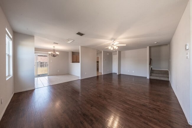 Building Photo - 520 Lewis Canyon Ln