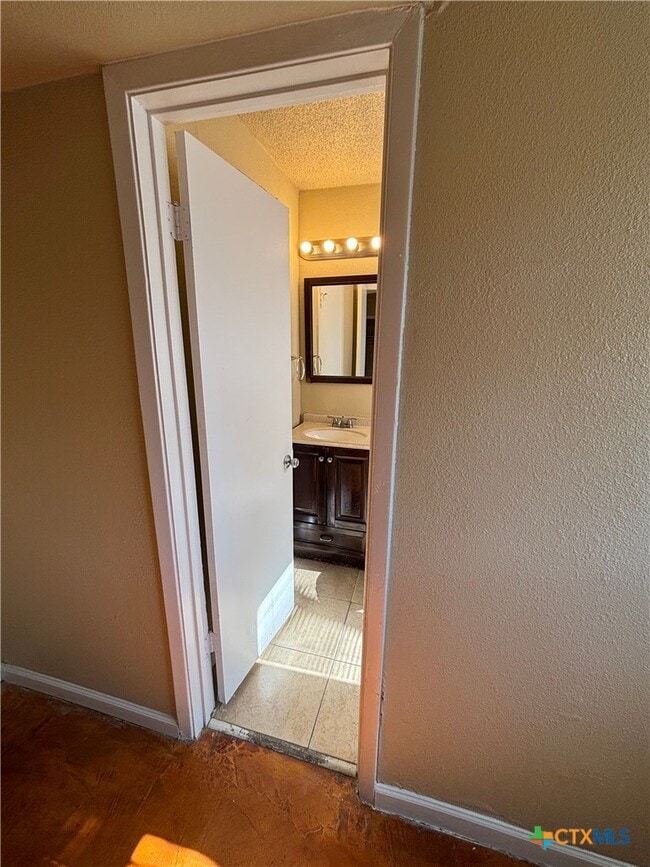 Building Photo - 915 S 15th St