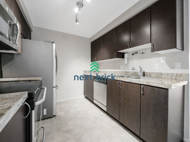 Building Photo - Beds and 1 Bath Kirkland Condo is Available for Rent!