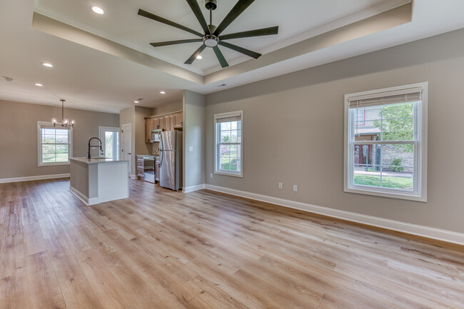 Building Photo - 325 Monroe Dr
