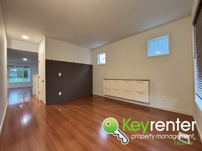 Building Photo - Beautiful 4 Bedroom 2.5 Bathroom Tacoma Home for Rent in Quiet Cul-De-Sac Community