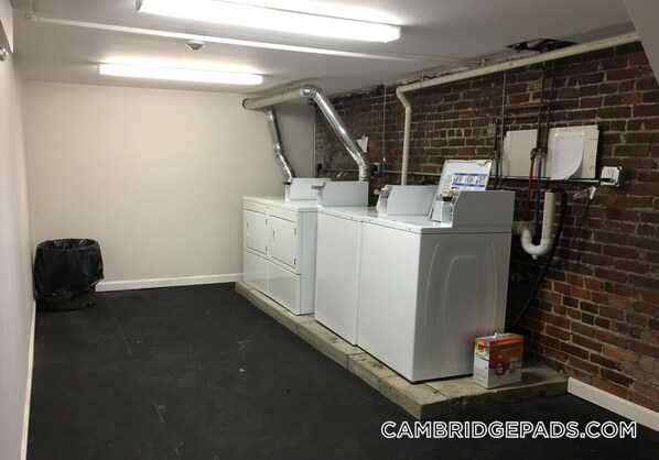 Building Photo - 106 Willow St