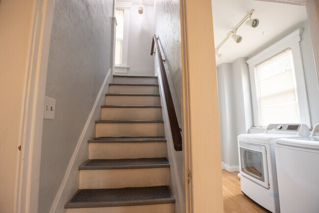 Building Photo - 796 Ebner St