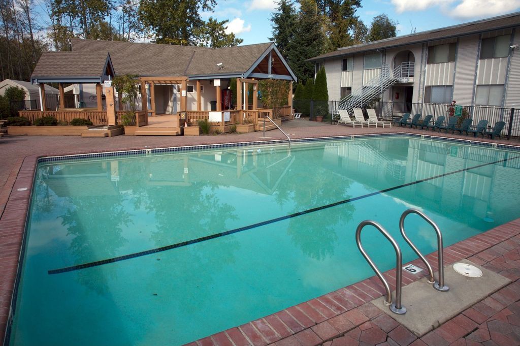 Heated Pool and Hot Tub - 17108 Northeast 45th Street