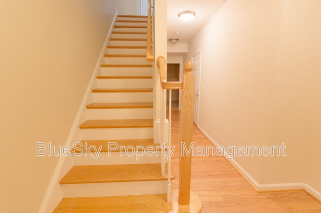 Building Photo - 2170 Saranac Ct