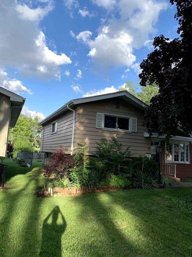 Building Photo - 19 N Addison Rd