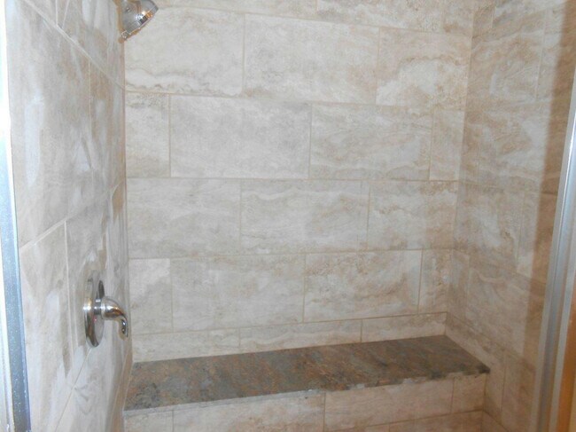 Building Photo - Spacious 1st Floor Condo at The Lakes