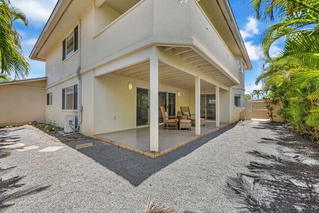 Building Photo - Newly Renovated Furnished 3BR/1BA Downstairs Unit with Pool Access in South Kihei