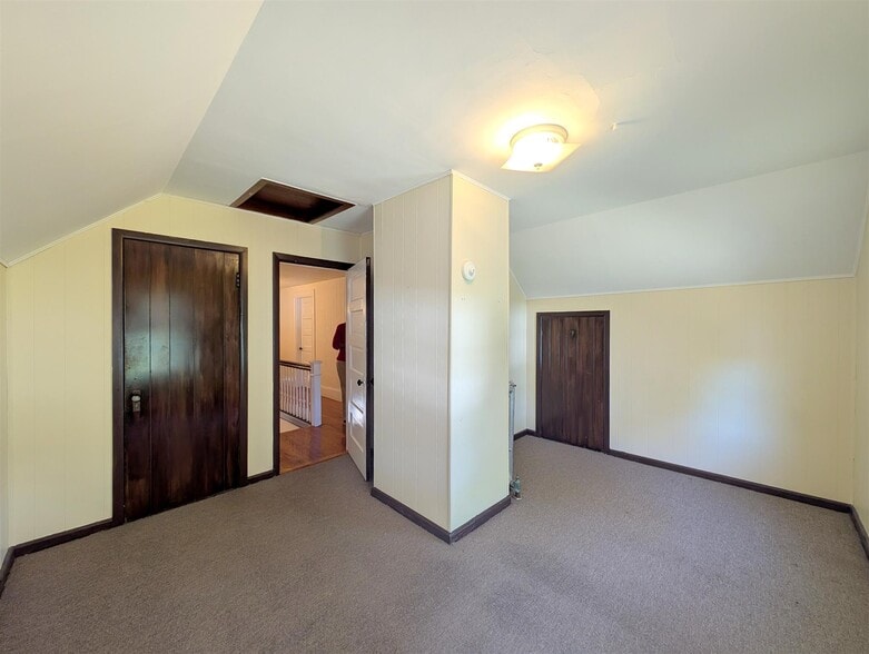 Building Photo - 58 Monument St