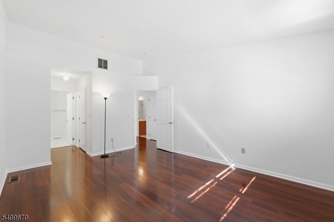 Building Photo - 402 Dalton Ct