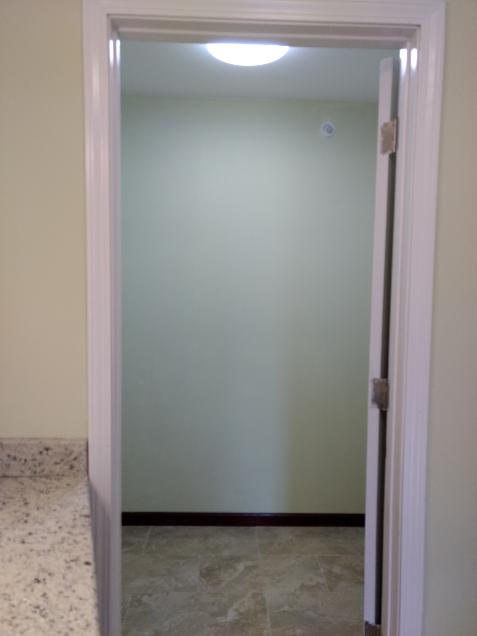 walkin closet - 5201 Carriageway Dr