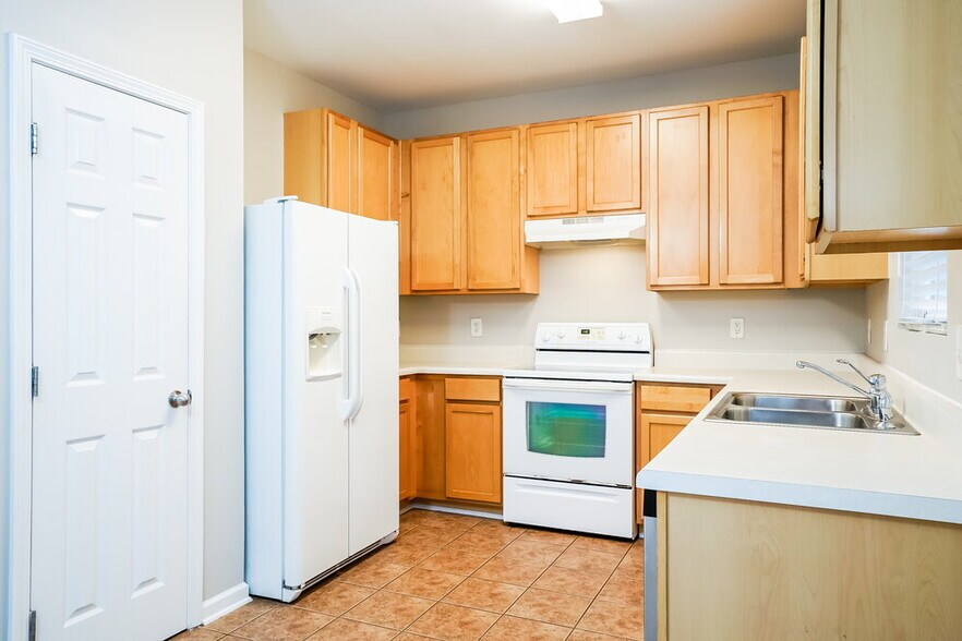Building Photo - 708 Calavaras Ln