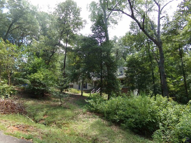 Building Photo - 119 Lakewood Dr