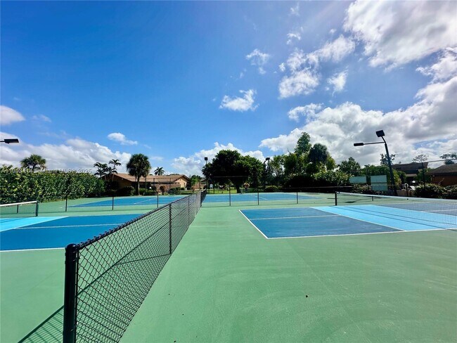 Building Photo - 6300 Royal Woods Dr