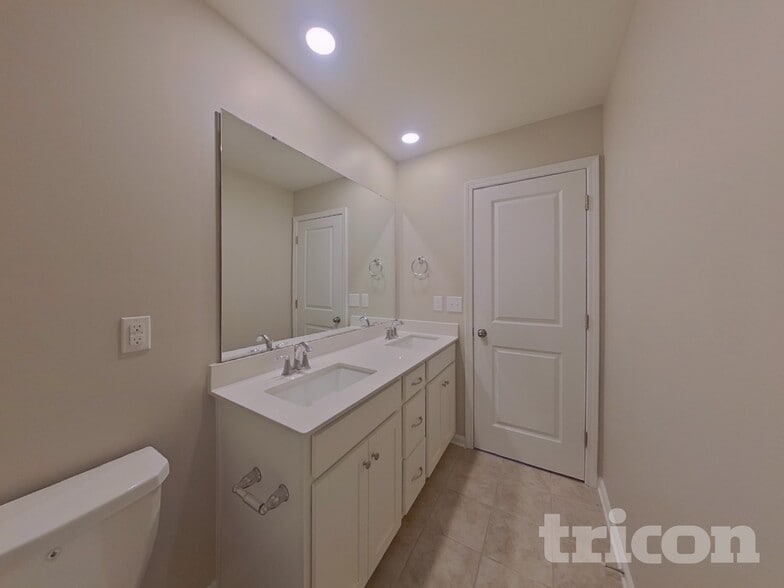 Building Photo - 5789 Oak Br Cir