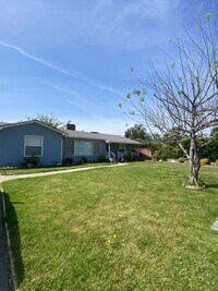 Building Photo - 3 Bedroom Single Story Ontario