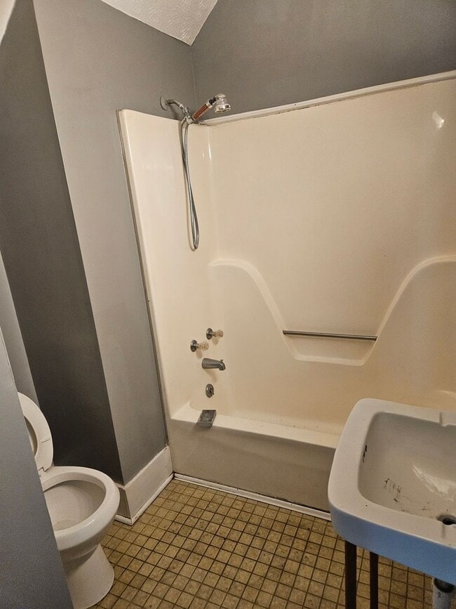 Building Photo - Knoxville 37917 - 2 Bedroom, 1 Bath home –...
