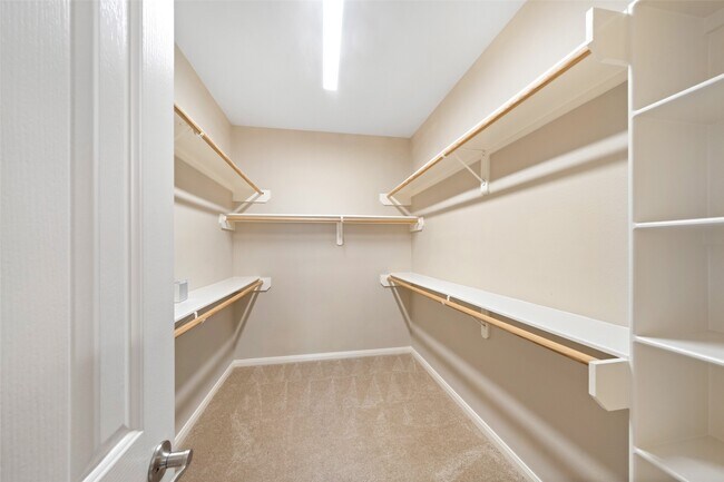 Building Photo - 2406 Calumet St