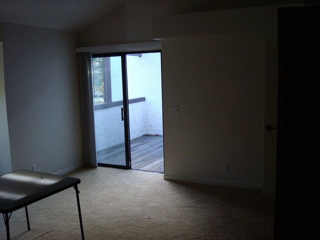 Master Bedroom - 732 Lake Terrace Cir